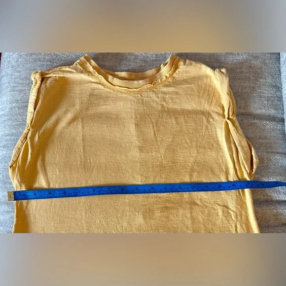 URBAN OUTFITTERS Pilcro Rolled Sleeve 100% Cotton Gold T w/ Center Back Seam - Picture 4 of 7